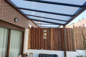 Imagen de una instalación de CyC Expert de cubierta para terraza