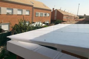 Imagen de una trabajo de pérgola de policarbonato en Madrid