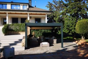 Ejemplo de una pérgola de aluminio en una vivienda