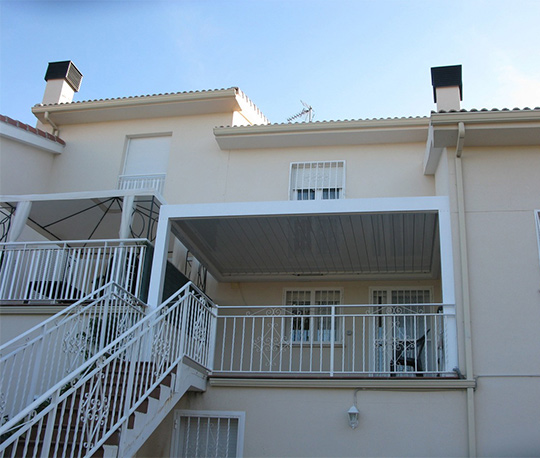 Ejemplo de instalación de pérgola de aluminio