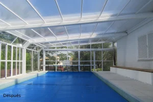 Imagen del después de una sustitución de cubierta de policarbonato para piscina