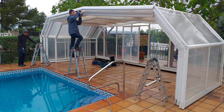 Imagen de una sustitución de cubierta para piscina realizada por CyC Expert