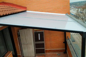Imagen de una instalación de techos para cerramiento en una vivienda
