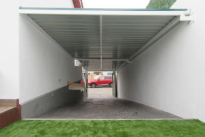 Ejemplo de instalación de pérgola de aluminio para garaje
