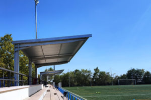 Imagen de una marquesina KL diseñada e instalada por CyC Expert