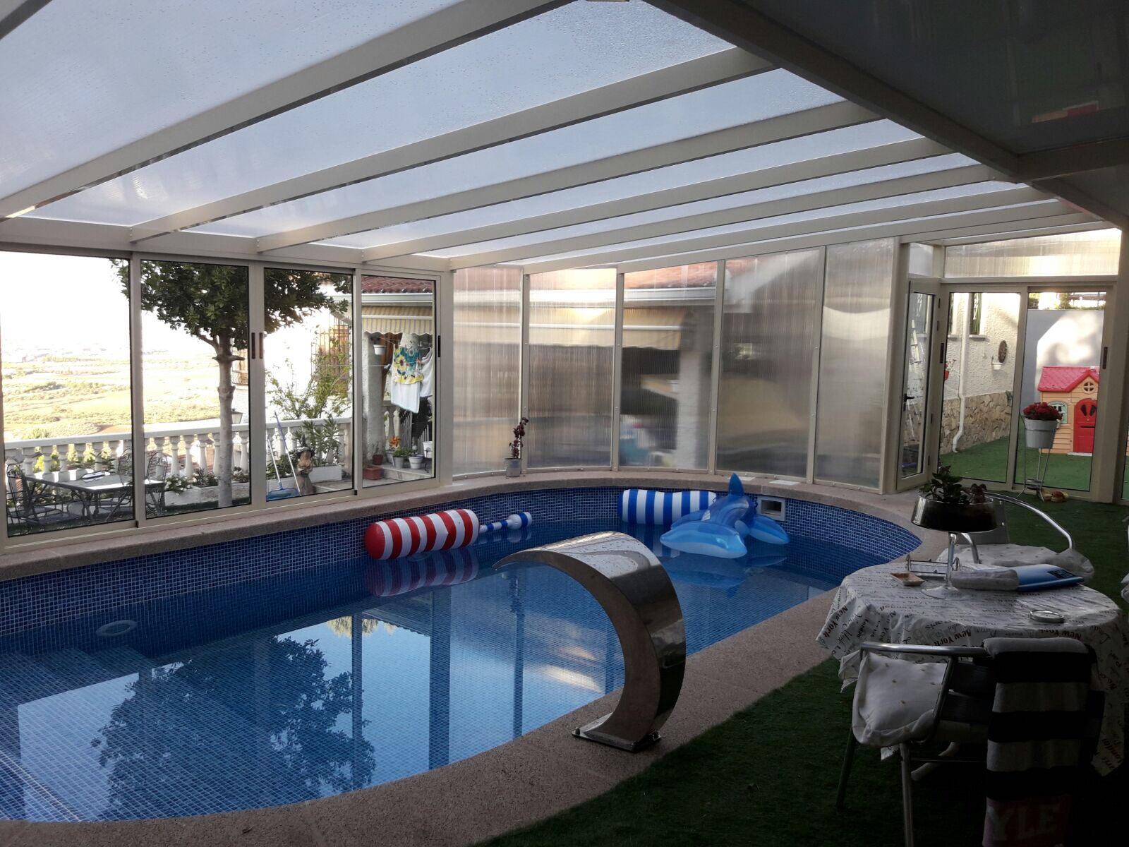 Cubierta de piscinas www.cubiertas-terrazas.com